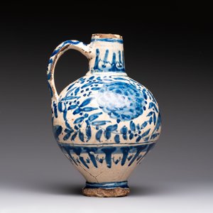 A blue and white Portugese faience jug with a bird among flowering branches, 17th C. — foto 4