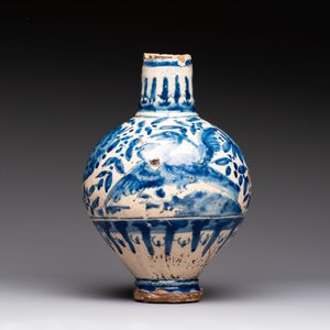 A blue and white Portugese faience jug with a bird among flowering branches, 17th C. — foto 5
