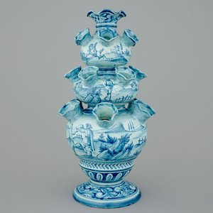 A blue and white pyramidal tulip vase, Cantagalli, Italy, 19th C. — 照片 4