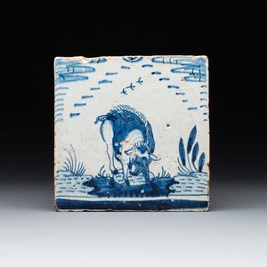 A blue and white Rotterdam 'crown' 'boar' tile, 17th C. — photo 1