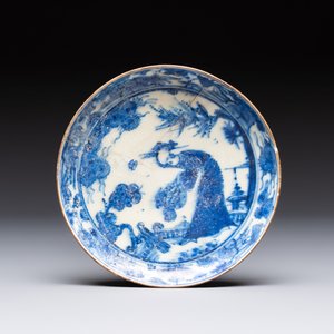 A blue and white Safavid chinoiserie bowl, a plate, and a Qajar bowl, 17/19th C. — photo 4