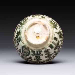 A blue and white Safavid chinoiserie bowl, a plate, and a Qajar bowl, 17/19th C. — photo 7