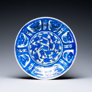 A blue and white Safavid 'Kubachi' dish with birds, probably Tabriz, Iran, 1st half 17th C. — 照片 1