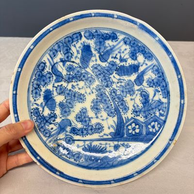 A blue and white Safavid plate — photo 1