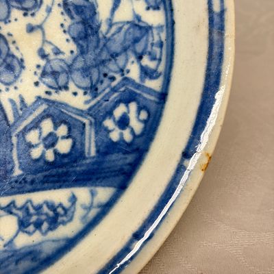 A blue and white Safavid plate — photo 4