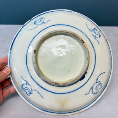 A blue and white Safavid plate — photo 8