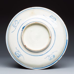 A blue and white Safavid plate — photo 2