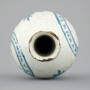 A blue and white Spanish jug, dated 1722, Talavera — 照片 6