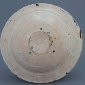 A blue and white Spanish Puente del Arzobispo plate with a crane, 1575-1600 — photo 2