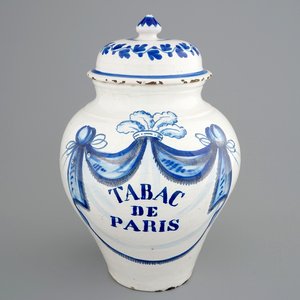 A blue and white tobacco jar and cover 'Tabac de Paris', late 18th C. — photo 1