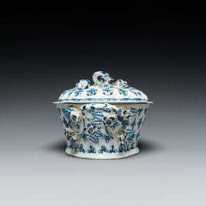A blue and white tureen with reticulated cover, Worcester, England, 18th C. — photo 3