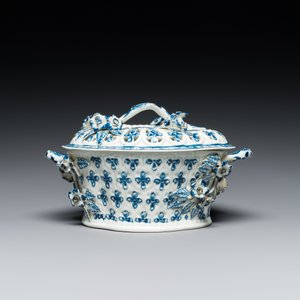 A blue and white tureen with reticulated cover, Worcester, England, 18th C. — photo 4