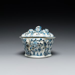 A blue and white tureen with reticulated cover, Worcester, England, 18th C. — photo 5