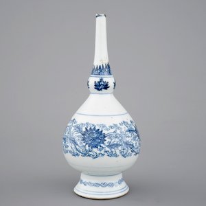 A blue and white water sprinkler, Kangxi, ca. 1700 — photo 4