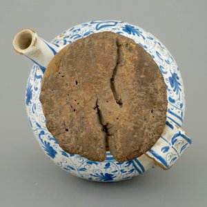 A blue and white wet drug jar, Faenza, 16/17th C. — 照片 6