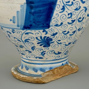 A blue and white wet drug jar, Faenza, 16/17th C. — 照片 9