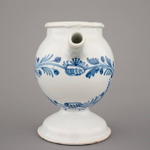 A blue and white wet drug jar, French faience, Nevers, 18th C. — 照片 5