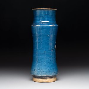 A blue-glazed albarello and two white-glazed albarelli, Spain, 17th C. — photo 2