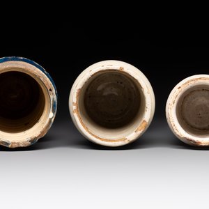 A blue-glazed albarello and two white-glazed albarelli, Spain, 17th C. — photo 6