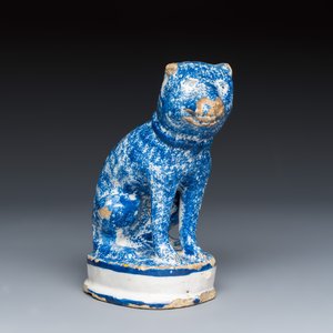 A blue splashed model of a seated dog — photo 1