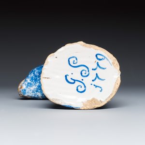 A blue splashed model of a seated dog — photo 7