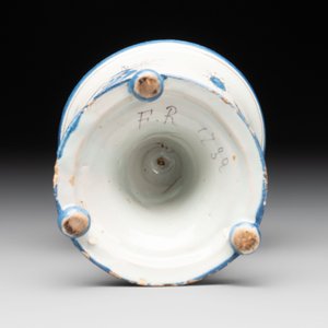 A blue, white and manganese chinoiserie salt, probably Nevers, dated 1732 — photo 6