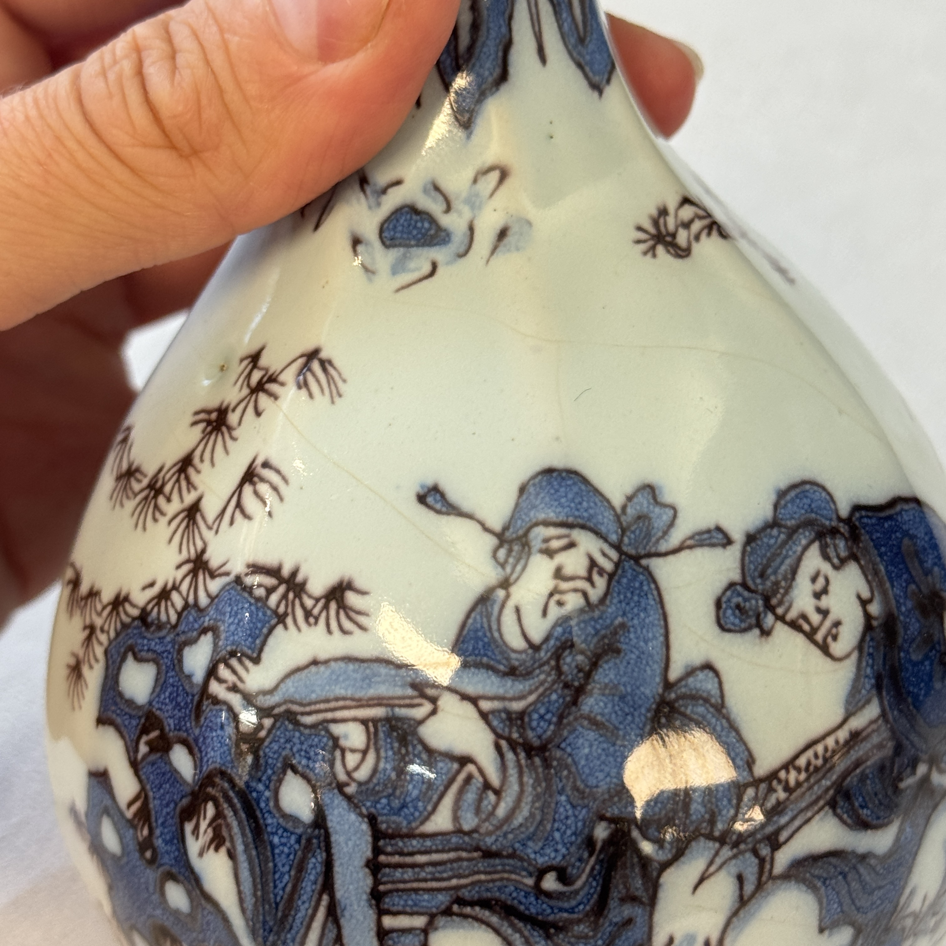 A blue, white and manganese Dutch Delft chinoiserie bottle vase — photo 7