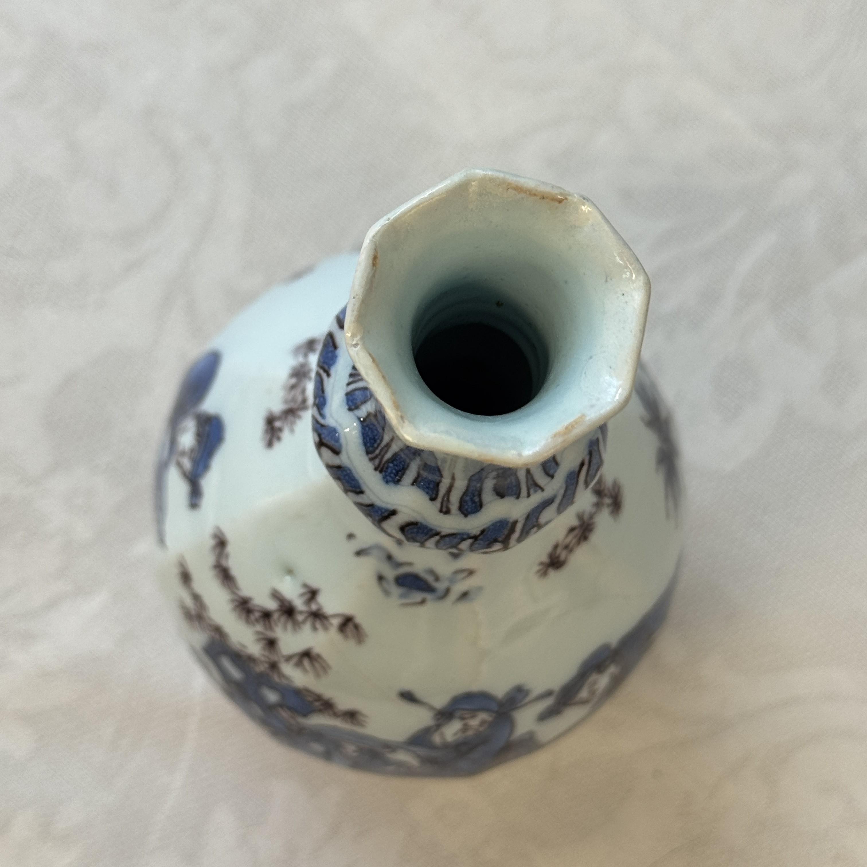 A blue, white and manganese Dutch Delft chinoiserie bottle vase — photo 9