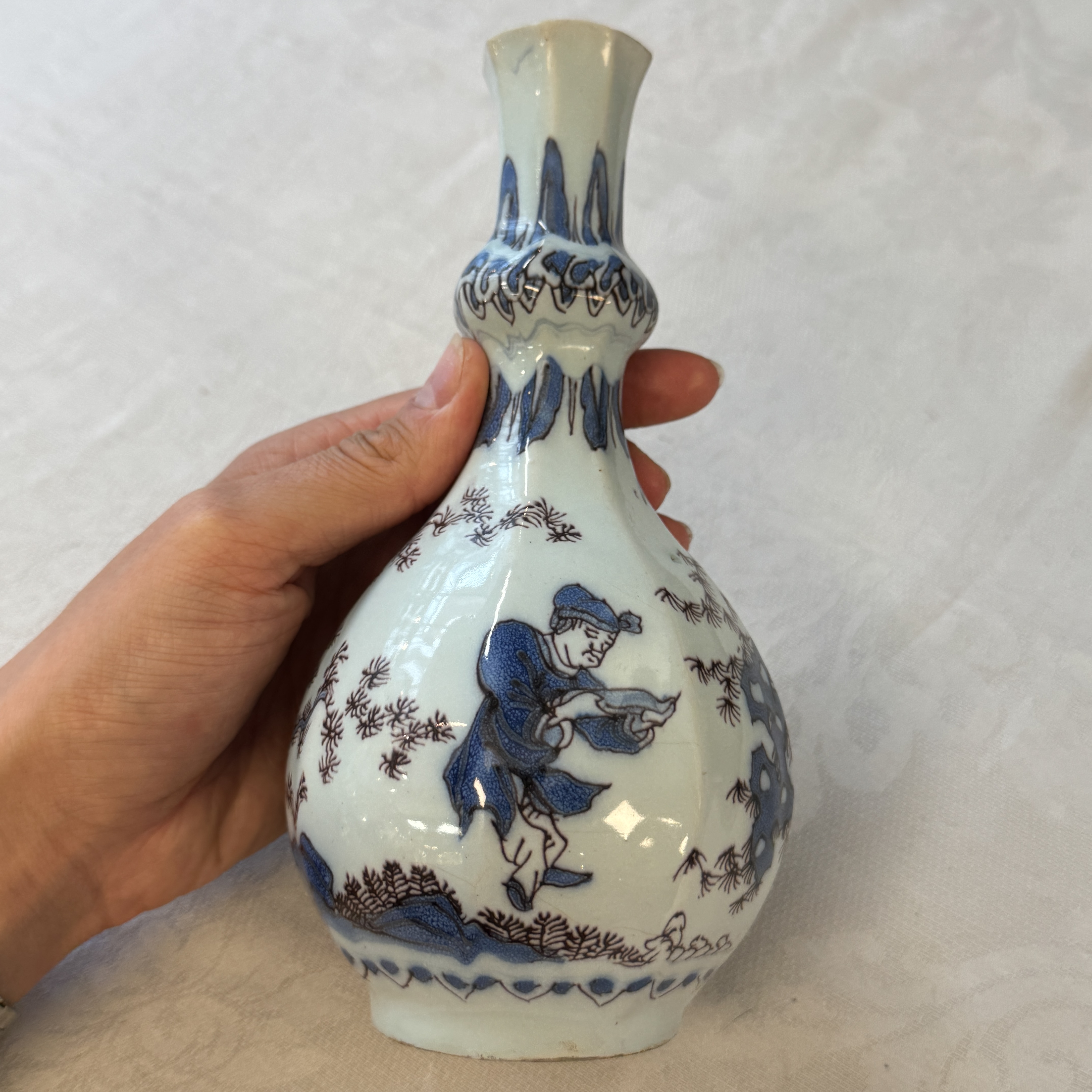 A blue, white and manganese Dutch Delft chinoiserie bottle vase — photo 2