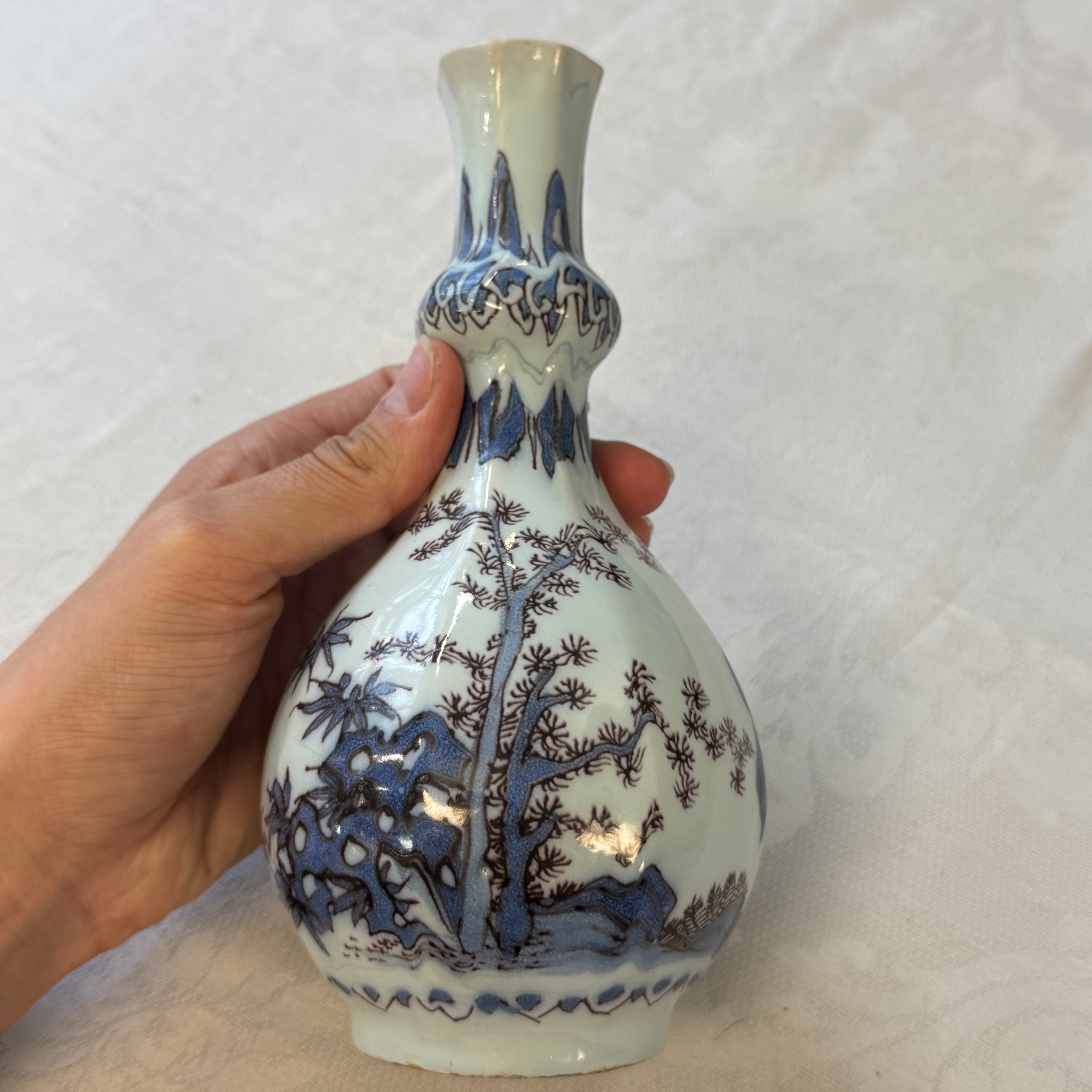 A blue, white and manganese Dutch Delft chinoiserie bottle vase — photo 3