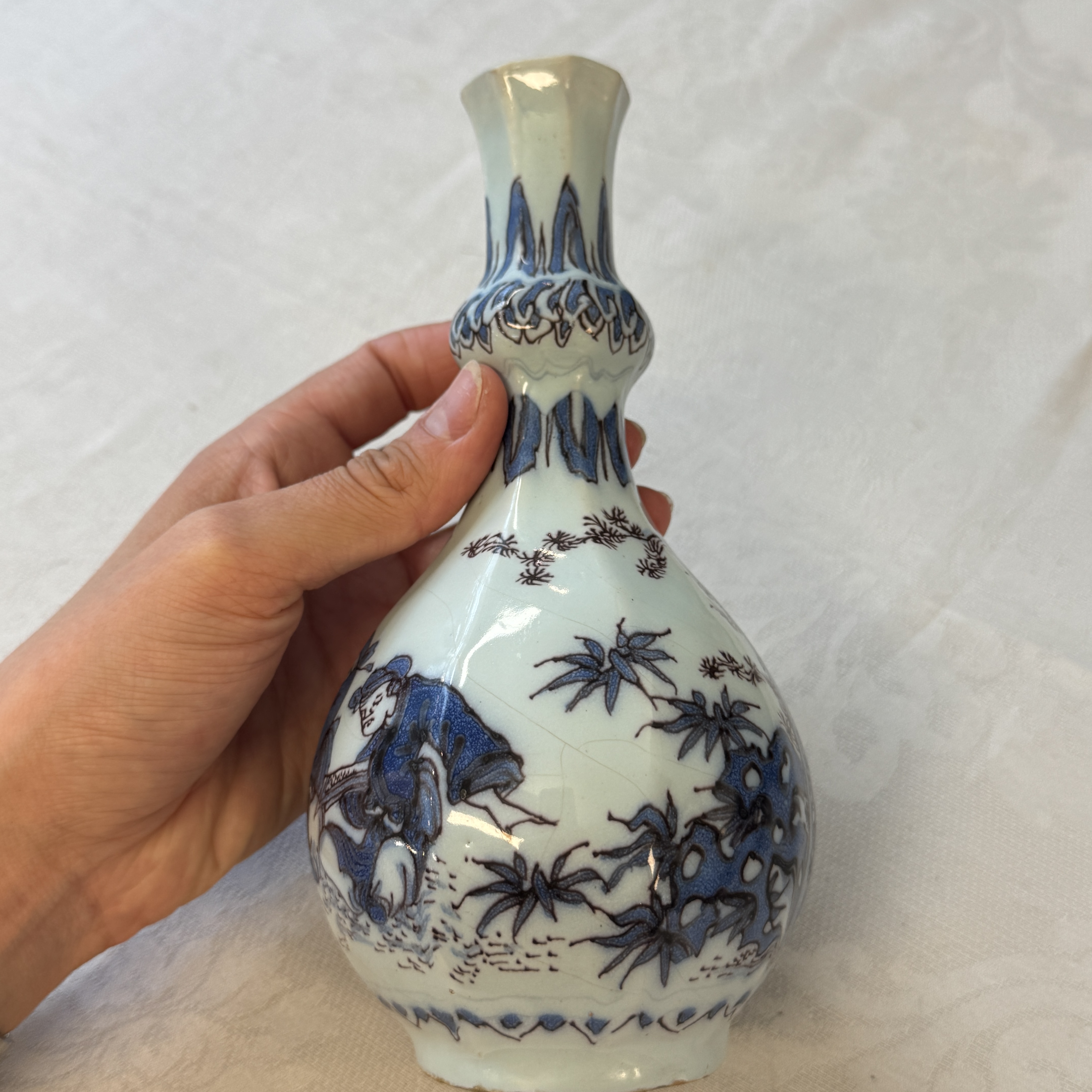 A blue, white and manganese Dutch Delft chinoiserie bottle vase — photo 4