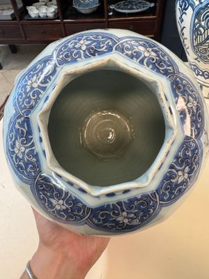 A blue, white and manganese Dutch Delft octagonal chinoiserie baluster vase in Transitional style — photo 11
