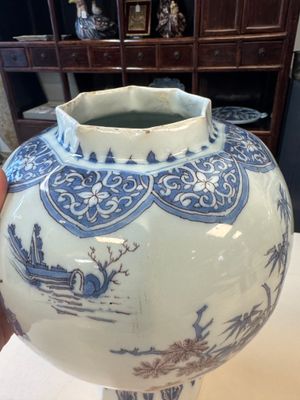 A blue, white and manganese Dutch Delft octagonal chinoiserie baluster vase in Transitional style — photo 5