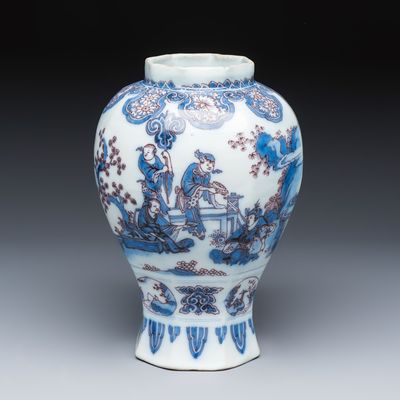 A blue, white and manganese Dutch Delft octagonal chinoiserie baluster vase in Transitional style, 17th C.