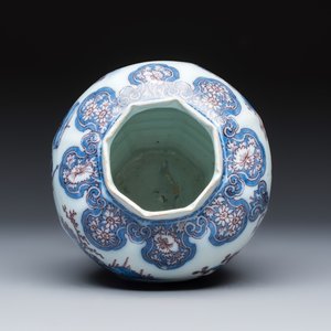 A blue, white and manganese Dutch Delft octagonal chinoiserie baluster vase in Transitional style — photo 6