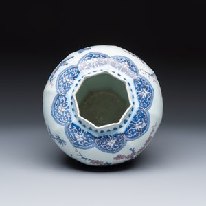 A blue, white and manganese Dutch Delft octagonal chinoiserie baluster vase — photo 7
