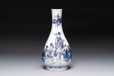 A blue, white and manganese Dutch Delft octagonal chinoiserie bottle vase, 17th C.