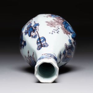 A blue, white and manganese Dutch Delft octagonal chinoiserie bottle vase, 17th C. — photo 5