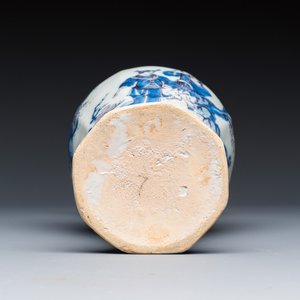 A blue, white and manganese Dutch Delft octagonal chinoiserie vase — photo 6