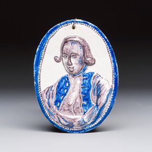 A blue, white and manganese English Delftware medallion (depicting?) — foto 1