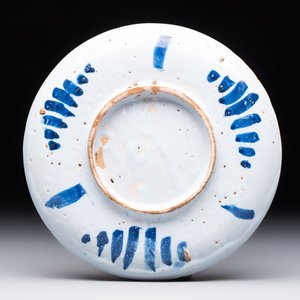 A blue, white and manganese Nevers Transitional style chinoiserie dish, France, 17th C. — 照片 2