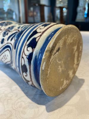 A blue, white and manganese Portuguese faience albarello, 17th C. — 照片 6