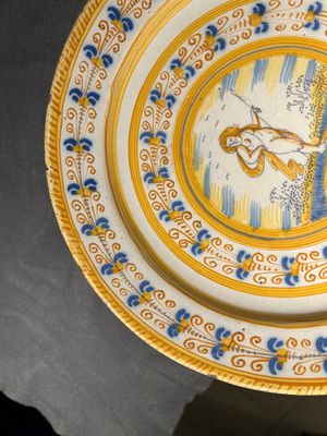 A blue, white and yellow Dutch Delft 'putto' dish, Verstraeten workshop, Haarlem, ca. 1640-1660 — 照片 6