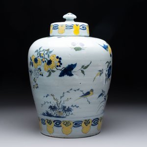 A blue, white and yellow Dutch Delft 'qilin' vase, 17th C. — foto 3
