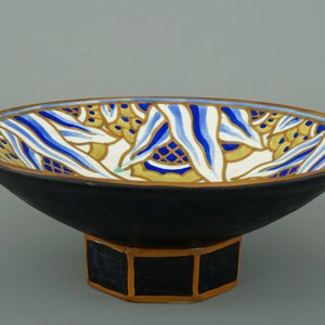 A Boch Keramis matte glaze bowl on stand by Charles Catteau, ca. 1930 — photo 2