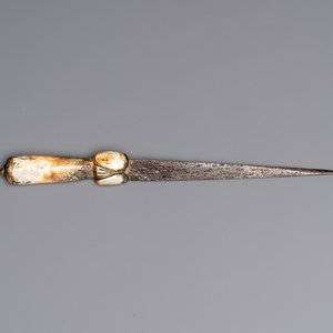 A Bollock dagger, excavated in Rotterdam, 15/16th C. — photo 1