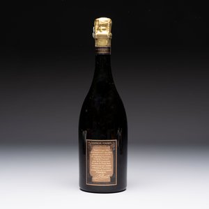 A bottle of Cuvée Spéciale Louise Pommery Vintage 1980 Champagne, presented in a commemorative box fitted with a bronze plaque — photo 6