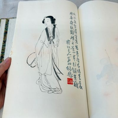 A box containing the 2nd volume, comprising 40 woodblock prints, 16 of which are after Qi Baishi, Rong Bao Zhai Studio — 照片 9