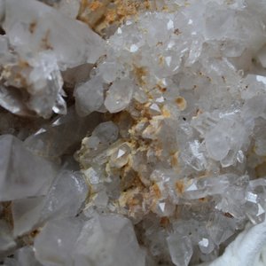 A box lot of various minerals and semi-precious stones — photo 1