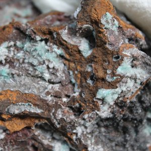A box lot of various minerals and semi-precious stones — photo 11